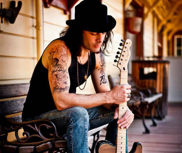 Former Poison and Mr. Big star, Richie Kotzen, comes to the UK