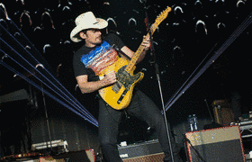 Brad Paisley To Launch Summer Tour